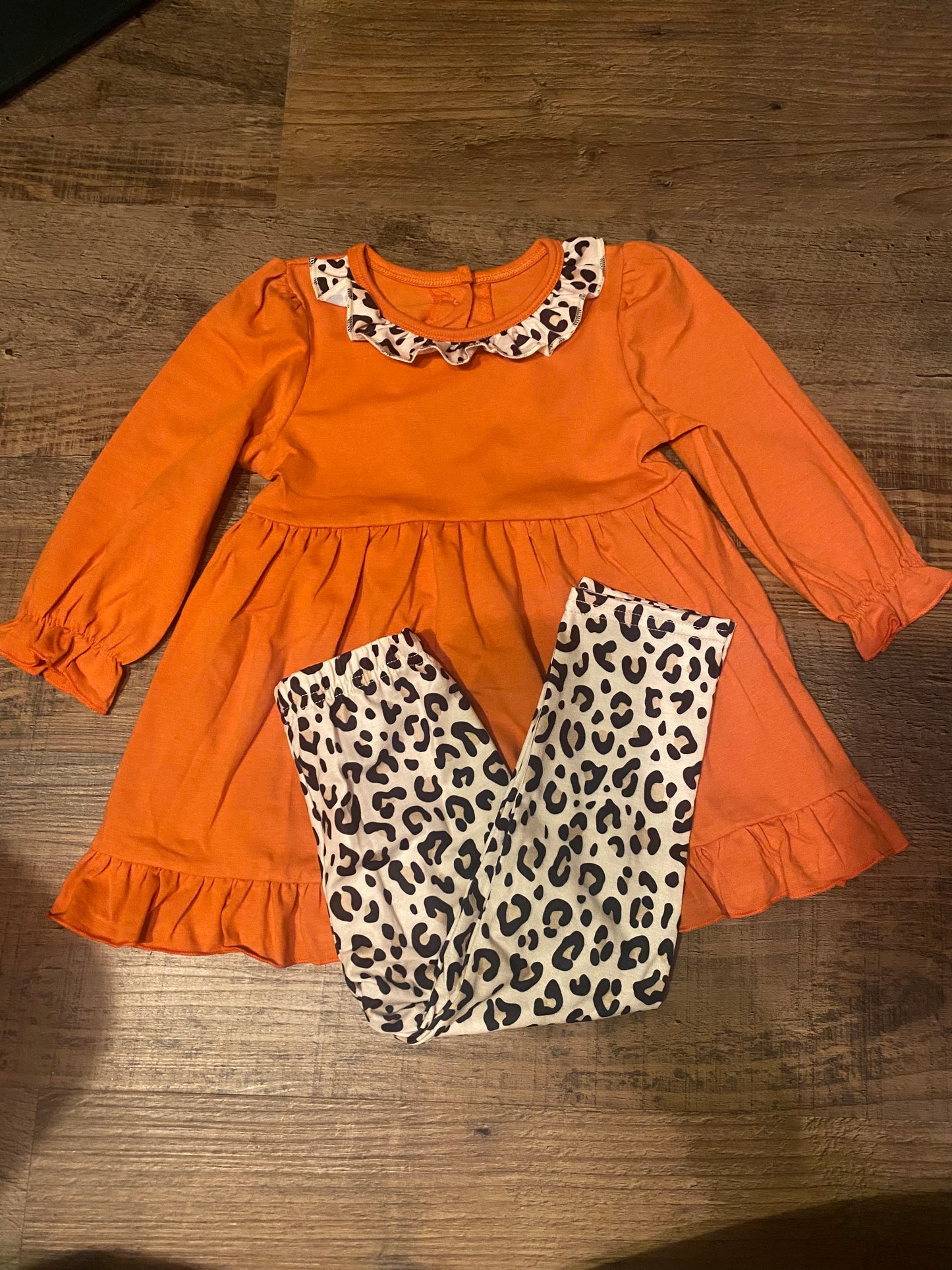 Rust & leopard set