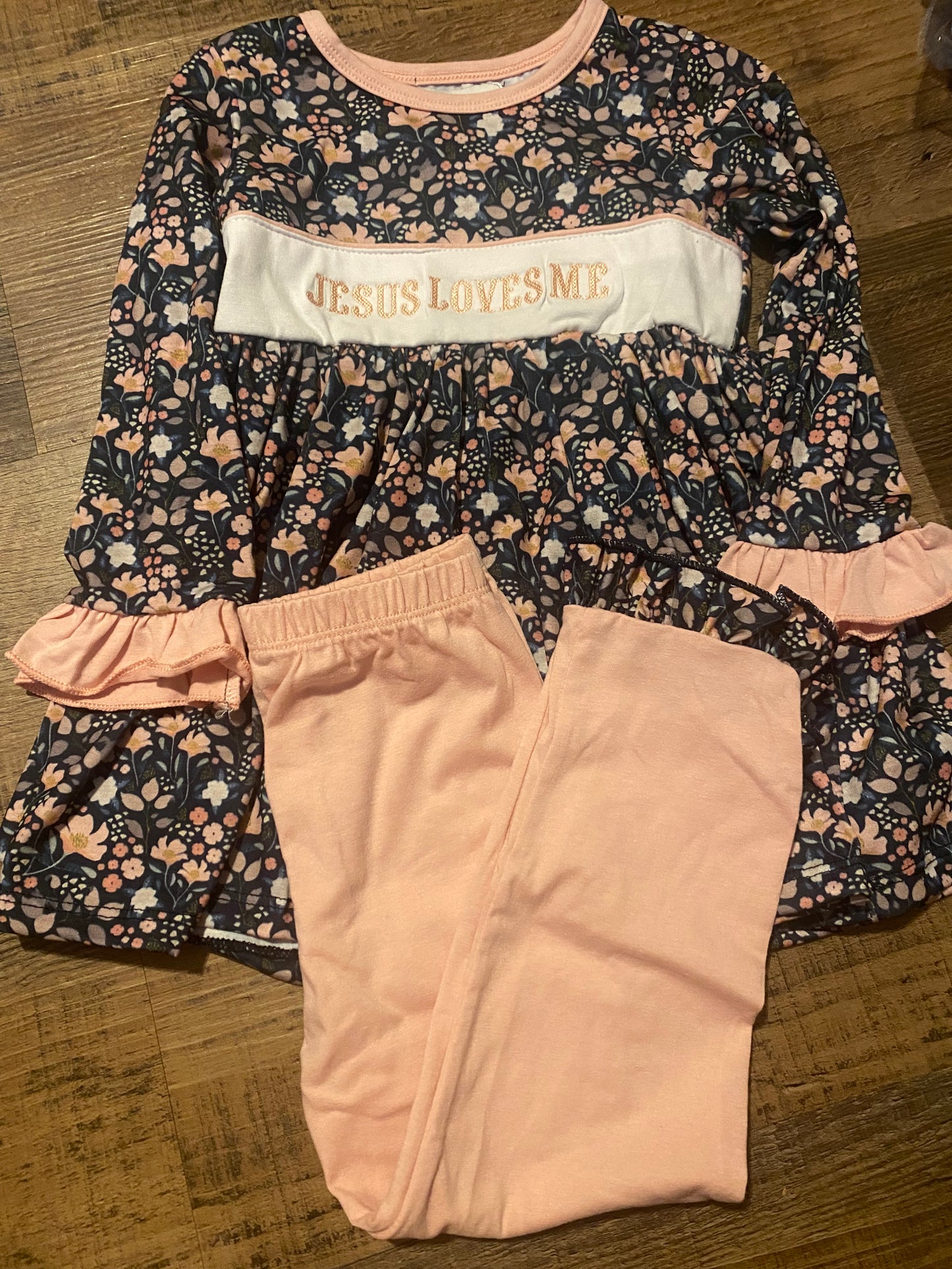 Jesus loves me girls set